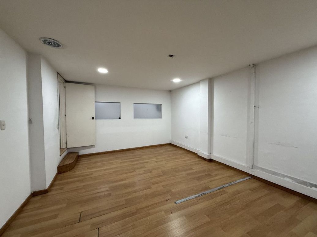 Casa de 3 alcobas en venta en Normandía, Bogotá, 708 m² · foto 2 de 6