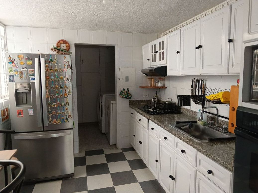 Apartamento de 3 alcobas en venta en Mónaco, Bogotá, 130 m² · foto 3 de 9