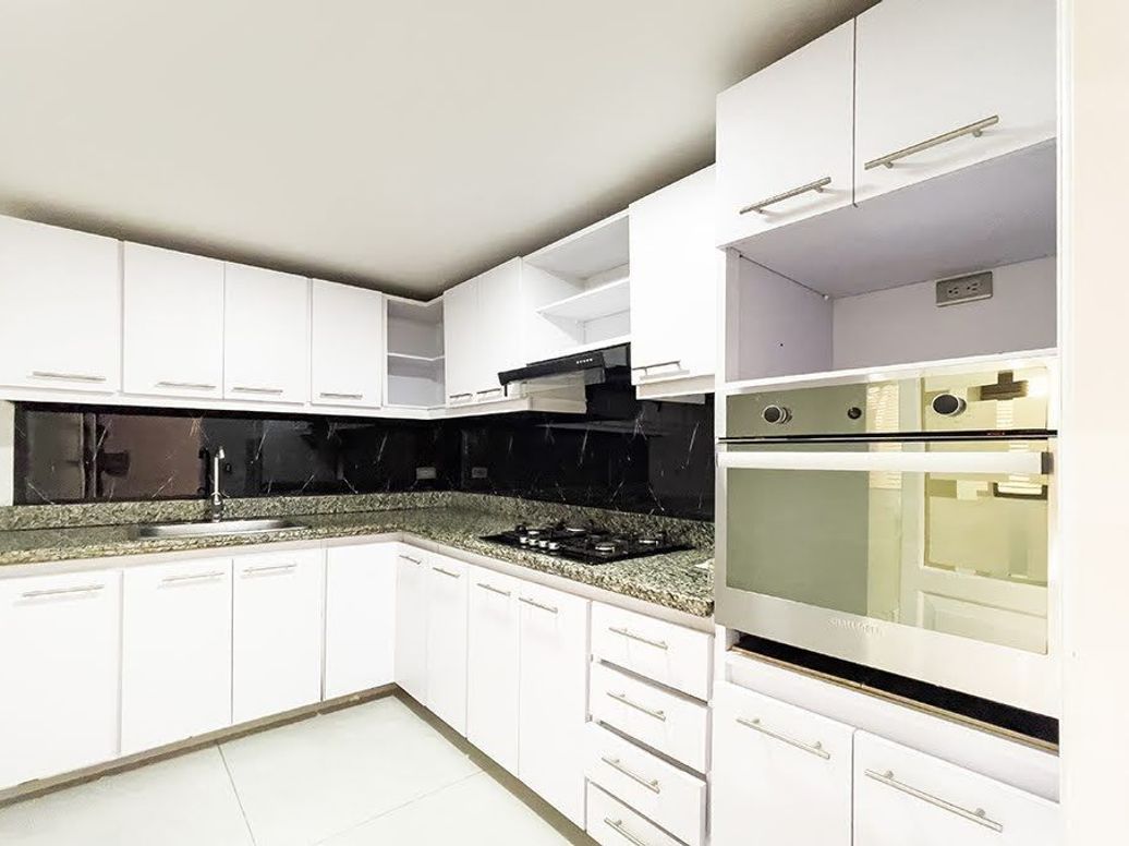 Apartamento de 3 alcobas en venta en Molinos Norte, Bogotá, 126 m² · foto 3 de 8