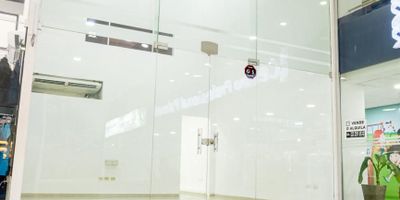 *SE VENDE LOCAL COMERCIAL EN PALMETTO PLAZA*



Área total construida 70 mt2
Area local 54 Mt2
Segundo piso
Cuenta con 2 niveles, bodega y cocineta

Área de alto flujo, se alquila por $8.000.000 

Precio $650.000.000 Negociables
Administración: $2.190.000