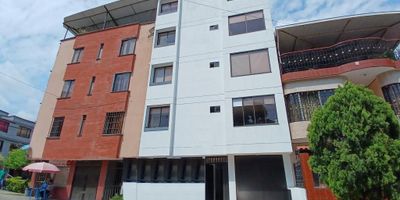 EXCELENTE EDIFICIO CON ACTIVIDAD HOTELERA CON TODOS LOS PERMISOS , PRIMER PISO ANTEJARDIN CON BAHIA PARA 3 CARROS , RECEPCION, BAÑO SOCIAL , OFICINA CON BAÑO , ZONA DE OFICIOS, 2 ALCOBAS CON BAÑO CADA UNA , PATIO ORNAMENTAL , SEGUNDO PISO 6 ALCOBAS CON BAÑO CADA UNA , TERCERO , CUARTO Y QUINTO PISO TIENEN 7 ALCOBAS CON BAÑO CADA PISO , SEXTO PISO TERRAZA ABIERTA Y TECHADA CON ZONA DE LAVANDERIA, ALCOBA , BAÑO Y COCINETA , TANQUES DE AGUA , CAMARAS DE SEGURIDAD, CALENTADORES, 2 CONTADORES DE ENERGIA, 2 CONTADORES DE AGUA , 1 CONTADOR DE GAS INDUSTRIAL, ENERGIA TRIFASICA , TODAS LAS ALCOBAS TIENEN AIRE ACONDICIONADO , EXCELENTE UBICACION EN ZONA TRANQIUILA, CERCA CENTROS COMERCIALES , RESTAIRANTES, BANCOS , FACIL TRANSPORTE , EXCELENTE CALIFICACION DEL HOTEL EN PLATAFORMAS POR SERVICIO , AREA DEL LOTE 160 M2 , AREA CONSTRUIDA APROXIMADAS 700 M2 , VENTA $ 2.400.000.000 SE RECIBE PERMUTA , INFO CARLOS LOPEZ 3188810868 , www.clinmobiliaria.com
