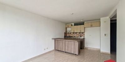 Te presentamos este acogedor apartamento de 61 m², ubicado en una de las zonas de mayor crecimiento y valorización del sur del Valle de Aburrá: La Estrella. Ideal para quienes buscan tranquilidad, buena conexión vial y un entorno rodeado de naturaleza.
Cuenta con un área total construida de 61  m² según escritura pública, los cuales está distribuidos en 3 alcobas cada una con closet, 2 baños, cocina integral abierta, sala comedor con excelente iluminación natural, balcón con vista panorámica, adicional cuenta con parqueadero y cuarto útil, cuenta con portería 24 horas, ascensor, piscina de adultos y niños, salón social, gimnasio, zonas verdes y parque infantil. Ubicado a pocos minutos de la estación del metro, con fácil acceso a rutas de transporte público, supermercados, colegios, y zonas comerciales. Entorno residencial tranquilo y seguro. Ven y conoce este estupendo proyecto y no dejes pasar esta gran oportunidad de inversión.