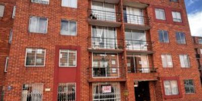 Acogedor apartamento ubicado en el Interior 2, Apartamento 501 del Conjunto Residencial Torrecampo VI P.H., Etapa II, en el barrio Los Álamos. Ofrece sala y comedor con excelente iluminación, estudio ideal para trabajo o estudio en casa, tres habitaciones cómodas, dos baños, cocina integral, balcón con vista interior y garaje. Un espacio funcional y bien distribuido dentro de un conjunto residencial tranquilo y bien ubicado.