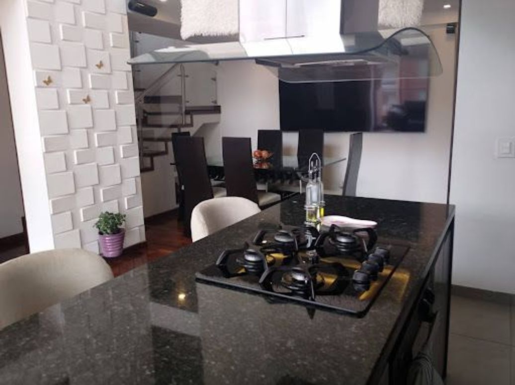 Apartamento de 3 alcobas en venta en La Felicidad, Bogotá, 136 m² · foto 6 de 20
