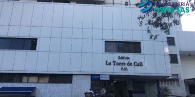 Oficina en el piso 24 de la torre de Cali.
Oficina cuenta con 184 metros cuadrados, dos baños, espacio para aires acondicionados, espacios funcionales y adaptables. Cuarto para Rack con cableado estructurado.  El mejor lugar para trabajar por localización y hermosa vista.