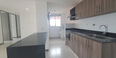 En Renta excelente y cómodo apartamento, ubicado en distinguida zona residencial de rionegro, cuenta con bonitos acabados, zonas comunes muy completas y buen acceso de transporte publico.