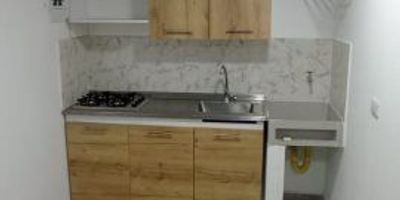 Arrendamiento la 80 te ofrece este apartaestudio un solo ambiente, con excelente ubicación, servicios publicos independiente.
Para agendar cita llamar al 6044113636