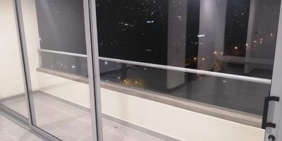 aparta estudio tipo Loft. está ubicado en ciudad del rio. sector con muy buena oferta comercial, exelente ruta de transporte y cerca a la estación del metro y centro comercial Monterrey