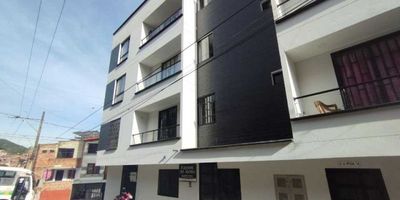 Este apartamento cuenta con: 3 cuartos, sala comedor grande, zona para ropas, piso , 98mt2, 3 clóset, 2 baños, red de gas, cocina integral con mucho en marmol blanco y calentador a gas.     Cerca a colegios, tiendas de barrio,a 3 cuadras del parque principal de Copacabana, rutas principales de transporte público farmacias, zonas comerciales etc.   Arrienda Nex capital. Asesor Gustavo Gutiérrez. 3041285910