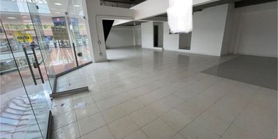 Local comercial ubicado en centro comercial unicentro, zona comercial, espacios amplios, ubicación estratégica y con mucha visibilidad, transporte pueblito cercano, zona de facil acceso, parqueadero de visitantes.Para más información 3044425334Fernando Saavedra