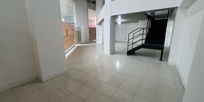 Local comercial ubicado en centro comercial unicentro, zona comercial, espacios amplios, ubicación estratégica y con mucha visibilidad, transporte pueblito cercano, zona de facil acceso, parqueadero de visitantes.Para más información 3044425334Fernando Saavedra