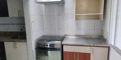 Casa en venta sector Robledo kennedyCuenta con un area de 132 mts2 5 habitaciones 2 baños Sala comedor Cocina abierta grandeSegundo pisoPatio Despensa Cerca a colegios D1Iglesias Con rutas de transporte publico urbano para desplazarse a cualquier lugar de la ciudad .