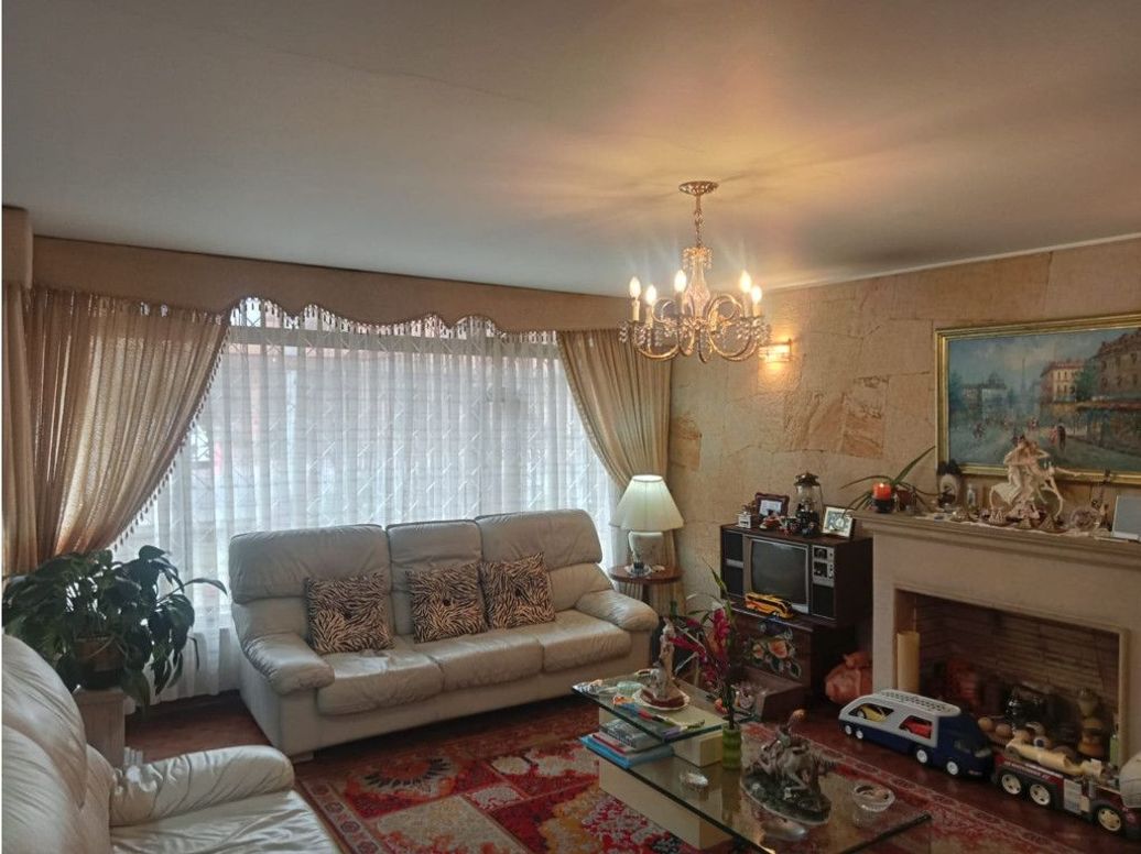 Casa de 5 alcobas en venta en Santa Bibiana, Bogotá, 445 m² · foto 2 de 20