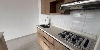 En arriendo apartamento en Itagui sector Santa Catalina. Ubicado en unidad cerrada completa con parqueadero y cuarto útil. Piso 17, con 2 habitaciones con closet y vestier, 2 baños, sala comedor, cocina integral, zona de ropas, vista al sur de la cuudad.