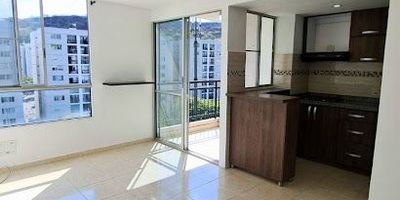 Se arrienda apartamento en Ciudad Guabinas CR Guatavita. Apto de 60 mts2 consta de sala comedor. Cocina integral abierta. Tres habitaciones la principal con vestier y baño, baño social. Ascensor, parqueadero comunitario. El conjunto residencial cuenta con piscina, gimnasio y salón social