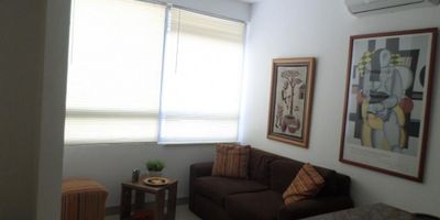 Espectacular apartaestudio  de 2 ambientes, cuenta con sala, cocina, zona de labores, alcoba independiente aires, cortinas, el edificio cuenta con vigilancia 24 horas, jacussi, GYM, salón social. cercano a centro comerciales, universidades,  INCLUIDA ADMINISTRACIÓN.
