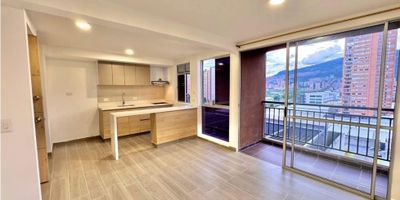 Código 9456FR095

Apartamento en venta de 72m2, con vista exterior, acceso por  ascensor, parqueadero propio cubierto y depósito. Consta de 3 habitaciones, 2 baños, sala comedor, cocina integral, balcón y zona de lavandería. Tiene piso cerámico en todas sus zonas. El conjunto cuenta con salón social, gimnasio, zona de niños y vigilancia privada las 24 horas. Cerca a centro comercial Puerta del Norte; cerca a almacenes de cadena como Ara y D1; cerca a colegio Nazaret de Bello; Vías de acceso por la Avenida 31.
