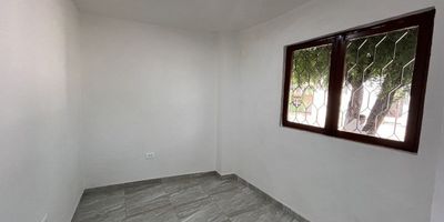 Apartamento en buen sector de la ciudad, cercano a vías principales, super mercados, colegios, cuenta con 3 alcobas, 1 baño, sala comedor, cocina integral, area de labores.