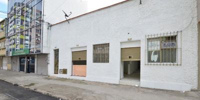 Local ubicado en una zona estratégica de Bogotá con alto flujo peatonal y vehicular. Beneficios del sector: Ubicación privilegiada, cerca de la Av. 30 (NQS), Av. Caracas y Calle 53. Rodeado de comercios, bancos, clínicas, universidades y el Centro Comercial Galerías. Excelente acceso a transporte público: TransMilenio y Sitp. Alta afluencia de estudiantes, residentes y profesionales, lo que asegura clientes potenciales permanentes. algunos usos ideales para el local seria restaurantes, cafeterías, comidas rápidas, consultorios de terapias, peluquerias. Oficinas, agencias de servicios. Comercio al detal como moda, accesorios, tecnología, papelería. Este local es una oportunidad si buscas un punto estratégico en un sector con dinamismo constante y gran proyección.