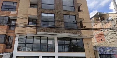 Espectacular apartaestudio tipo loft, ubicado en la calle 159 con 8, muy iluminado. Cuenta con cocina totalmente integral, zona de lavandería, baño, sala comedor y habitación con closet. Está totalmente terminado y se entrega con cortinas. Cuenta con acabados de excelente calidad. Ideal para renta o vivienda.