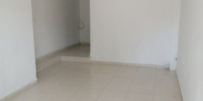 "¡Encuentra tu nuevo hogar! Hermosa casa-local de 60m2 en el corazón de Santa María, Itagüí. 
Ubicada estratégicamente en uno de los barrios más tranquilos y seguros de la ciudad, a sólo minutos del centro y de todas las amenidades. 
Es el lugar perfecto tanto para vivir como para invertir. Cómoda, luminosa y con excelente ubicación. 
¡No dejes pasar esta oportunidad! Visita este hermoso espacio y que se convierta en tu nuevo hogar. Financiación y condiciones flexibles