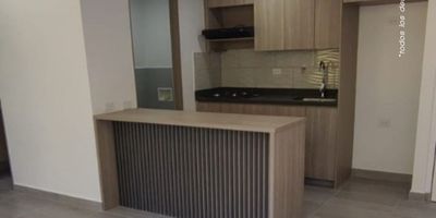 Apartamento de 2 alcobas en venta en Tranvía, Rionegro – lockybroker.com – Código: 19753 

¡Comodidad, ubicación y precio en un solo lugar!
Este acogedor apartamento de 53 m² ubicado en la unidad Pinares, sector Tranvía – Rionegro, es ideal para quienes buscan vivir cerca de todo con la tranquilidad de un entorno residencial.

 Características del inmueble:

Estrato: 3

Niveles: 1

Área: 53 m²

2 alcobas 

2 baños 

1 parqueadero + cuarto útil 

 Precio de venta: $320.000.000
 Administración: $239.491

 Zonas sociales exclusivas:
Salón social 
Juegos infantiles 

 Ubicación: Sector Tranvía – Rionegro, Antioquia

 Contáctanos para agendar tu visita y conocer este apartamento:
 WhatsApp: 310 446 4612
 www.lockybroker.com
 contacto@lockybroker.com
