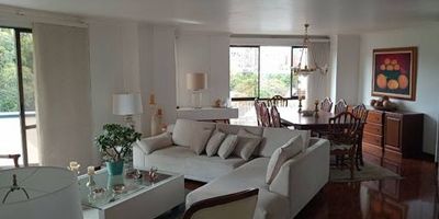 Apartamento en Venta  Sector Álamos, Pereira ¡Ubicación estratégica y vista natural incomparable! Disfruta de vivir en una de las zonas más apetecidas de Pereira, con vista hacia la reserva natural en la parte trasera, lo que te garantiza tranquilidad, aire puro y contacto con la naturaleza. Ubicación privilegiada, cerca deTerminal de TransportePinares y el centro de Pereira. Universidad Tecnológica de Pereira UTP. Supermercados, tiendas y centros comerciales. Zona residencial tranquila y segura. Excelente conexión a rutas principales y transporte público. Ideal para vivir o como inversión por su alta demanda en arriendo ¡Agenda tu cita y conoce este maravilloso apartamento hoy mismo!