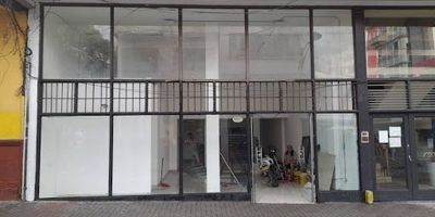SE ARRIENDA LOCAL COMERCIAL!! ubicado en el centro de la ciudad, zona comercial  cerca a todo, supermercados, restaurantes, centros comerciales, comodas vias de acceso a transporte, el local cuenta con 140mts2 en total  y tiene mezanine. ideal para tu negocio !! CONTACTANOS YA !! 