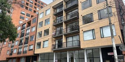 Se vende apartamento en el barrio San Luis para estrenar, tercer piso interior, 70 m2, dos alcobas, dos baños completos, sala-comedor, cocina abierta, lavandería independiente, un garaje y depósito. El apartamento mira a un pino grande, edificio con terraza, si desea más informa cion o conocerlo comuniquese con nosotros. 3132850289 www.inmobiliariamartor.com