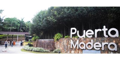 ?  Vendo Apartamento en Puerta Madera ?
¡Confort, tranquilidad y excelente ubicación al alcance de tu familia!

? Ubicación privilegiada: A tan solo unos pasos de la Estación Madera del Metro, con excelente acceso a rutas de transporte público, integrados y la red del Metro de Medellín. Sector tranquilo y residencial, ideal para compartir con tu familia y tu mascota.

✅ Características del Apartamento:


 
 Área: 63 m² aprox.
 
 
 Piso: 23
 
 
 Estado: Usado
 
 
 2 habitaciones, posibilidad de la 3era
 
 
 Sala-comedor
 
 
 Cocina integral con red de gas
 
 
 2 baños cabinados
 
 
 Balcón con vista panoramica a la ciudad de Medellín y parte de Bello
 
 
 Parqueadero privado
 


?️ Comodidades de la Unidad Residencial:


 
 Portería 24 horas y circuito cerrado de TV
 
 
 Parqueaderos para visitantes
 
 
 Piscina climatizada para adultos y niños
 
 
 Jacuzzi, gimnasio y auditorio
 
 
 Tres salones sociales
 
 
 Canchas múltiples, pista de patinaje y 2 pistas de skate
 
 
 Zonas verdes y senderos peatonales
 
 
 Juegos infantiles, casa de muñecas
 
 
 Mini mercado, pizzería, barberias  dentro de la unidad
 


? Un lugar ideal para disfrutar en familia
Este apartamento no solo ofrece comodidad y funcionalidad, sino también acceso a espacios de recreación, tranquilidad y seguridad en un ambiente familiar.

? ¡Contáctanos para agendar tu visita y conocer tu nuevo hogar!
