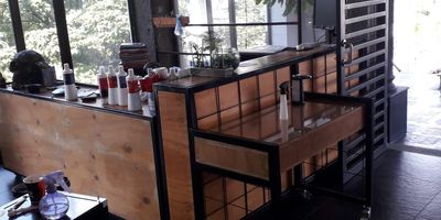 Local en venta en Invico de fácil acceso, cerca a rutas de transporte público y servicios complementarios de la zona. Cuenta con dos niveles, dos espacios y dos baños, pisos en cerámica, cableado de red, techo cielorraso, también cuenta con circuito cerrado de tv vigilancia y portería las 24 horas. Inmueble sujeto a verificación de disponibilidad.