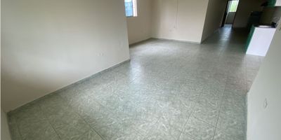 Descubre este encantador apartamento de 80 m² ubicado en un segundo piso en el barrio San Isidro en unas de las calles principales mas importantes del sector, diseñado para brindarte comodidad y bienestar. Cuenta con 3 habitaciones amplias y acogedoras, 2 baños prácticos y modernos siendo uno de ellos de la alcoba principal, una cocina integral funcional que invita a compartir en familia, además de un área de labores perfectamente distribuida.

Su ubicación es inmejorable, rodeada de colegios, supermercados y parques, lo que garantiza una vida práctica y tranquila para ti y los tuyos. Este hogar reúne todo lo que necesitas para vivir con confort en un ambiente agradable y seguro.

No dejes pasar la oportunidad de conocerlo y hacer de este lugar tu próximo hogar.
