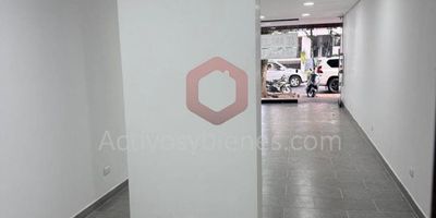 Arriendo local comercial en Belén, 45MT, 1 baño, primer piso, cerca al centro comercial los molinos. Información sujeta a cambios. Las imágenes de muebles, enseres, decoración y demás elementos son una referencia. Arrienda Activos y Bienes, Inmobiliaria experta en administración, arrendamiento y venta de apartamentos, casas, locales, bodegas y oficinas en el Oriente Antioqueño, Medellín y toda el área Metropolitana.