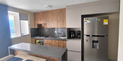 Se vende Apartamento en Envigado, las Antillas 

Área 75 mts2 
Piso 13

Vista panorcámica 

Amplios Espacios Distribuidos en 3 Alcobas, 2 baños,sala comedor,  cocina integral, zona de ropas,  balcón,  Parqueadero

Excelente ubicación 

Unidad cerrada, vigilancia 24 horas,  piscina, Salon social, Gimnasio, Cancha múltiple, zona de BBQ, zonas verdes,
Admon $330.000
Precio $ 500 Millones Negociables