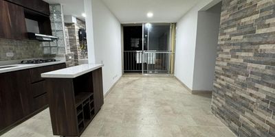 Se vende acogedor apartamento de 57 m², ubicado en una zona tranquila y con gran proyección en Copacabana.

El inmueble cuenta con 3 habitaciones, 2 baños, parqueadero privado y pertenece a estrato 3, ideal para familias que buscan comodidad y un entorno residencial agradable.

La unidad es completa, con zonas comunes pensadas para el disfrute y la seguridad de todos sus residentes.