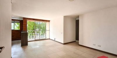 Apartamento con buenos acabados en la estrella en excelente ubicación sector centro diagonal al parque ppal cerca de supermercados, farmacias, colegios, polideportivo, tiendas, 