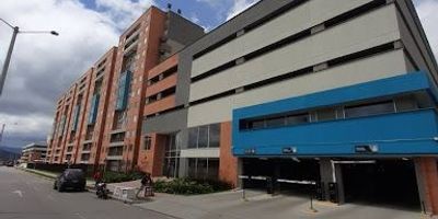 Espectacular apartamento nuevo para estrenar en Zipaquirá de 50 M2 piso 4, ubicado en el Conjunto Residencial Botanika Alameda, se encuentra ubicado a 4 cuadras de la vía principal de Zipaquirá. Cuenta con una gran afluencia de transporte público,  cerca de la catedral de sal de Zipaquirá, estación del tren de Zipaquirá, al politécnico grancolombiano, hospitales regionales de Zipaquirá, el conjunto cuenta con salón comunal, gimnasio, parque infantil, piscina, sauna, zona BBQ y zona de camping. El apartamento tiene muy buena iluminación y está distribuido de tres alcobas con closet, cortinas y blackout, dos baños, sala comedor, cocina integral, zona de lavandería y parqueadero propio cubierto. Para más información comunicarse con John Hernández al teléfono 3143688704 o al correo john.hernandezinmobiliariabogota.com , el equipo de inmobiliaria Bogota esta comprometido a brindar una experiencia de vida excepcional para nuestros clientes desde el momento en que se unen a nuestra comunidad.