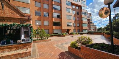 ?BAJO DE PRECIO?

$620 M a $599 M

Vendemos 

apartamento en la 127 con boyaca ✔️

Los mejores espacios 

Alcoba principal esquinera!

Sector de los lagartos que cumple con estas características 

Son 120 m2 

sala comedor independiente 

Cocina con zona de lavandería y cuarto del servicio 

3 alcobas cada una con clóset 

2 baños completos 

Apartamento en buenas condiciones 

2 parqueaderos en línea 

Amplio depósito

El conjunto cuenta con seguridad 24/7

Piso 2 con ascensor 

Gym squash salón social amplio 
