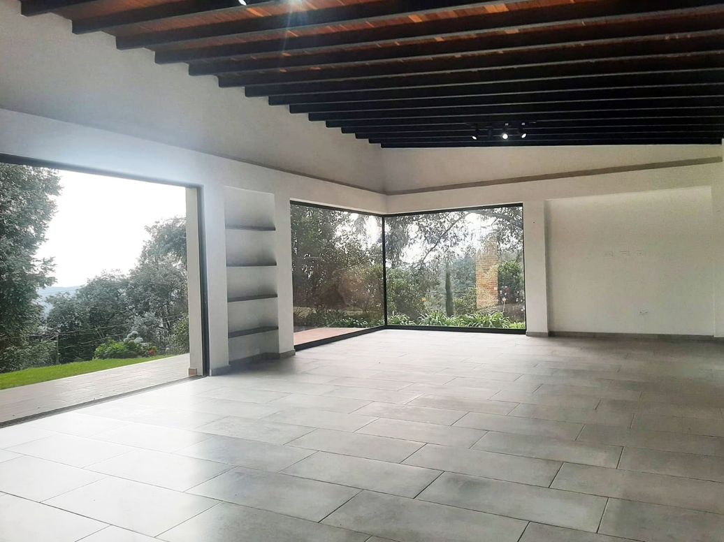 Casa en Arriendo en La Mesa, Comuna 9, Envigado en La Catedral