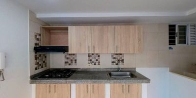 Vendo Apartamento en Bochalema, primer piso, con vista externa, consta de dos habitaciones y baño privado, baño social, sala comedor, balcón, zona de oficios.

el conjunto cuenta con Piscina para adultos y niños, zona social, parque infantil, salon comunal.