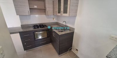 78m, 2 habitaciones, 2 baños, 2 closet, salacomedor, balcón, cocina integral, barra americana, gas natural, calentador, zona de ropas, parqueadero privado.
Unidad cerrada, portería 24 horas, Zona verde, Ascensor, Gimnasio, Parqueadero de Visitantes, Juegos infantiles, Salón social, Área de juegos, Cancha polideportiva, Shut de basura, Gimnasio, Piscina, Solárium, Patio, Zonas Verdes, Sala de Juegos, Salón Social, Juegos Infantiles, Cancha Múltiple, cerca de Club Caza Diana, Parque La Guayacana. shut de basuras, valor del canon $ 3.600.000 