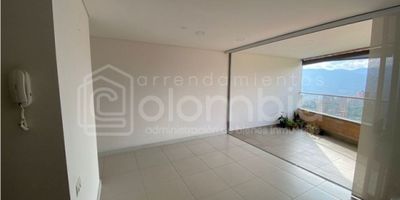 Apartamento en Venta en Cumbres - Envigado con 3 habitaciones, 1 vestier, 2 clósets, 2½ baños, sala comedor, balcón amplio, cocina abierta, red de gas natural y zona de ropas amplia. 2 Parqueaderos paralelos y 2 cuartos úties. Área privada de 103m². 2 parqueaderos y 2 cuartos útil.

Estrato 5.
Administracion: $615.000
Predial Anual: $3.200.000 Año 2025

Unidad cerrada con portería y vigilancia 24 horas, parqueadero de visitantes,cuenta con piscina y zonas humedas, zona de juegos infantiles, zonas verdes, gimnasio zonas deportivas, caminos ecológicos. Zona residencial cercana a colegios, parques, centros comerciales, zonas verdes y con fácil acceso a transporte público. Cerca al Mall Terrazina, La Sebastiana, Guadalcanal y Centro Comercial City Plaza.

Para más información, ¡Comunícate Ahora!

*NOTA ACLARATORIA: Puede haber diferencias en las áreas suministradas en esta publicación, al momento de la negociación se deben verificar por escrituras públicas debidamente registradas.
