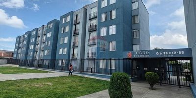 Descubre tu nuevo hogar en el corazón de Armenia! Este moderno apartamento, recién construido en agosto de 2023, está listo para ser habitado y es una joya en el mercado inmobiliario. Con una ubicación estratégica este luminoso espacio ofrece comodidad y estilo contemporáneo en cada rincón.

Este apartamento de 48 metros cuadrados de área habitable y 45.61 metros cuadrados de área construida, cuenta con 5 habitaciones en total, incluyendo 2 acogedoras habitaciones y 1 elegante baño. Ideal para quienes buscan vivir en un entorno residencial pero con acceso a todas las comodidades urbanas.

La propiedad se encuentra en una región privilegiada de Quindío, en Armenia, cerca de importantes comercios, colegios, hospitales, y con fácil acceso a transporte masivo, lo que garantiza una conectividad sin igual. Los amantes del ejercicio apreciarán la cercanía a gimnasios, mientras que aquellos que valoran la espiritualidad encontrarán consuelo con una iglesia cercana. A esto se suma la tranquilidad de una zona residencial moderna, segura y pacífica.

Con atributos como gas natural, un entorno escolar cercano, y un atractivo estilo moderno, el apartamento está listo para estrenar y adaptarse a todas tus necesidades. Ya sea como un tranquilo refugio o el punto de partida para tus aventuras en la ciudad, esta propiedad es una inversión ideal en Colombia. ¡No pierdas la oportunidad de hacer de este espacio tu nuevo hogar!
