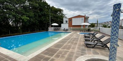 Venta de Casa en Galicia  Cerritos

Área construida 72 m2
3 habitaciones
2 baños completos
Sala  comedor amplia
Cocina integral
Patio amplio
Parqueadero privado

Ubicada en la exclusiva zona de Galicia  Cerritos, con fácil acceso, en un sector tranquilo y de alta valorización.

Valor 340.000.000
Administració 190.000
Se recibe crédito hipotecario.