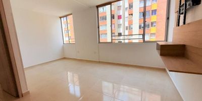 Apartamento en arriendo en el conjunto Miraflores del valle el cual se compone de Ascensor, piscina, zona BBQ, gimnasio, Cancha multiple, juegos de mesa, parque infantil, parqueadero comunal. Por otra parte, el inmueble se compone de dos habitaciones, dos baños, zona de ropas independiente y hall de TV. Escribenos y agendamos cita para conocer el inmueble