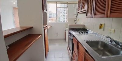 Excelente apartamento, ubicado en el sector de la loma de san Julian, cuenta con facilidad de acceso, ya que tiene una excelente ubicación, además fácil acceso a la Avenida el Poblado y avenida las palmas, cerca de Carulla de la avenida el Poblado y Carulla de Palms Avenue.