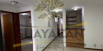 Apartamento de 2 habitaciones con closet, 2 baños, cocina integral, sala comedor, zona de ropas, cuarto piso, el edificio cuenta con ascensor, estrato 4, barrio Floresta, cerca a la estación del metro.