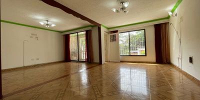 APROVECHE .......INVERCIONISTA  ¡¡¡¡¡ VENDO EXCELENTE CASA BIFAMILIAR ,RENTANDO $ 3.100.000 ,TOTALMENTE INDEPENDIENTE DE CUATRO PISOS AMPLIOS.DOCUMENTOS LIBRES DE LIMITACIONES .
CON CONTRATO A FEBRERO DEL 2025 ,Y OTRO FINALIZANDO MARZO DEL 2026 .
SUPER CASA, OPTIMOS ACABADOS .
NOTA ESTA PROPIEDAD SOLO TIENE PROTOCOLIZADO UN PISO,AVALUO CATASTRAL ESTA POR CIENTO OCHENTA Y CINCO MILLONES .
PRIMER PISO CUENTA CON APTO INDEPENDIENTE ,SALA COMEDOR ,COCINA SENCILLA,CUATRO HABITACIONES,UN BAÑO, PATIO DE ROPAS .
SEGUNDO PISO SALA INDEPENDIENTE COMEDOR INDEPENDIENTE ,BALCON ,CUANTO CON CLOSET ,CUARTO SIN CLOSET,UN BAÑO,COCINA SENCILLA AMPLIA,PATIO DE ROPAS .
TERCER PISO,SALA COMEDOR AMPLIA,BALCON GRANDE,CUARTO AMPLIO CON CLOSET.
CUARTO PISO ,SUPER TERRAZA AMPLIA TECHADA,CON HABITACION ,ZONA DE OFICIOS.
INFO DIRECTA EN EL CEL TRES,ONCE,SIETE,CINCO,CINCO,DIECINUEVE,SIETE TRES..   3117551973