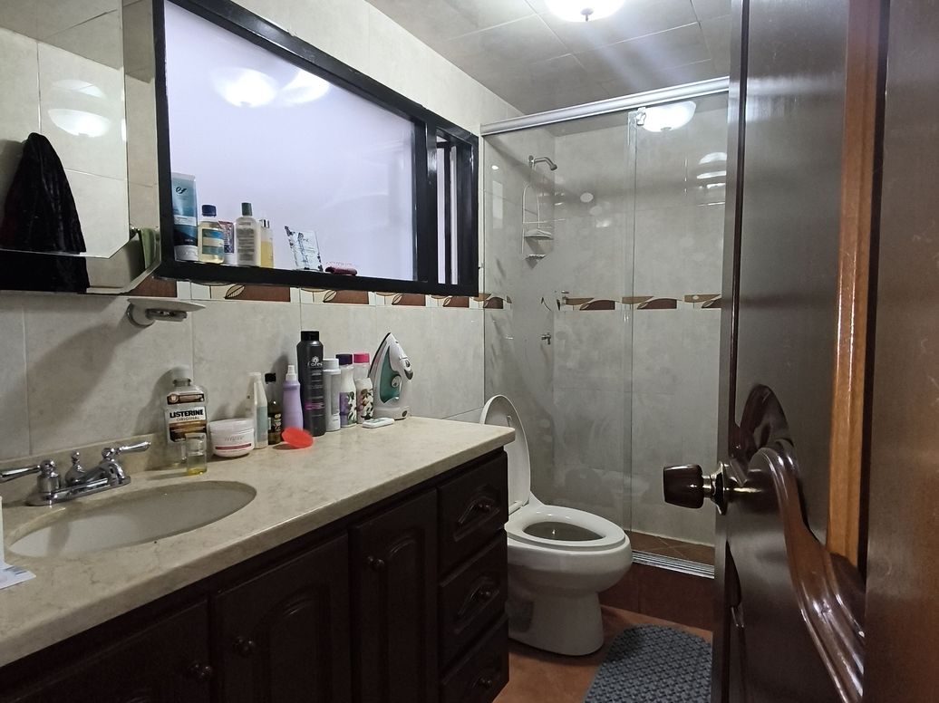 Casa de 5 alcobas en venta en Santa Cecilia, Bogotá, 340 m² · foto 3 de 20