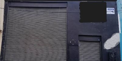 Se Vende Bodega ideal para almacenamiento, distribución o adecuación industrial. Oportunidad para inversionistas para construcción de viviendas Aptos en especial. Cuenta con Área de Lote ciento veinticuatro metros cuadrados  y Área Construida186,26 metros cuadrados, entrada para vehículos especial para talleres y con fácil acceso a vías principales como la Avda. NQS y Calles 70-80. Dispone de 4 oficinas y 2 baños para remodelar o demoler. Perfecta para empresas que buscan un espacio seguro, funcional y estratégicamente ubicado en el Estrato 3.